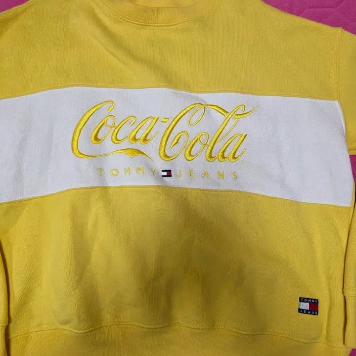 [BUNJANG] Tommy Jeans x Coca-Cola Collaboration Sweatshirt Yellow / 타미진스 코카콜라 콜라보 맨투맨 티셔츠 옐로우