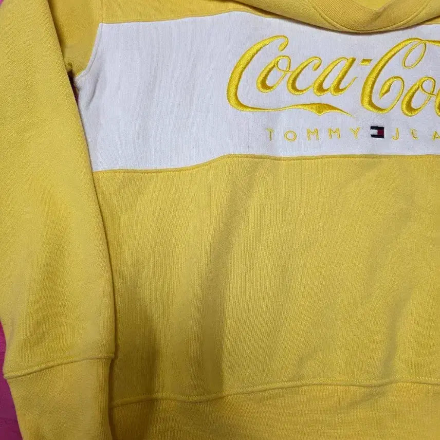 [BUNJANG] Tommy Jeans x Coca-Cola Collaboration Sweatshirt Yellow / 타미진스 코카콜라 콜라보 맨투맨 티셔츠 옐로우