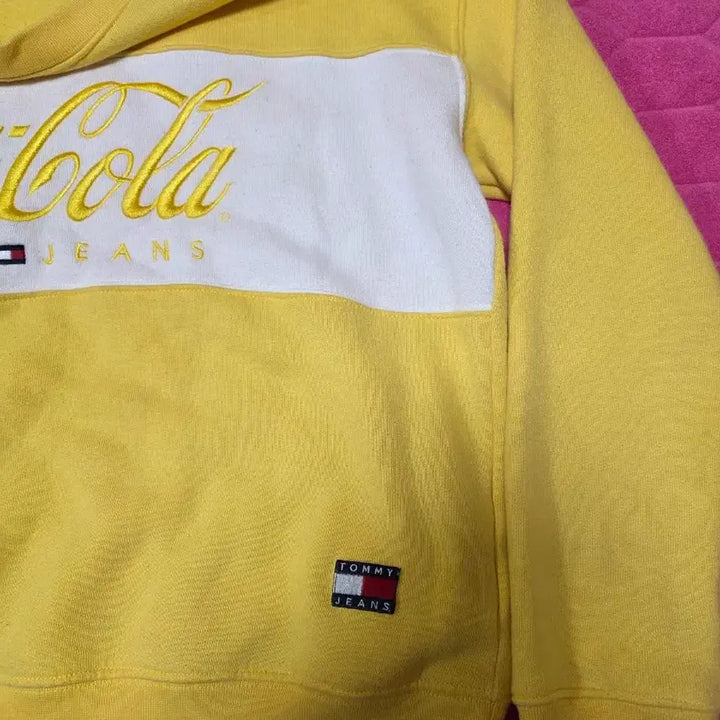 [BUNJANG] Tommy Jeans x Coca-Cola Collaboration Sweatshirt Yellow / 타미진스 코카콜라 콜라보 맨투맨 티셔츠 옐로우