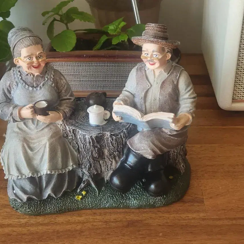 [BUNJANG] Novelty Bookend New / 노부부 독서 티타임  새거