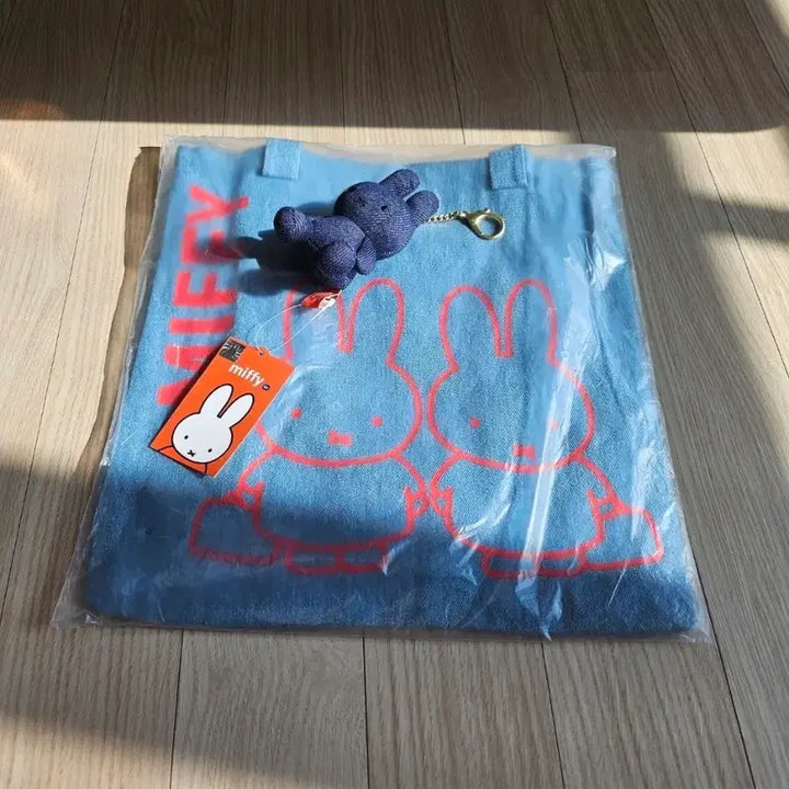 [BUNJANG] Miffy Eco Bag and Keyring Bundle Set / 미피 에코백과 키링