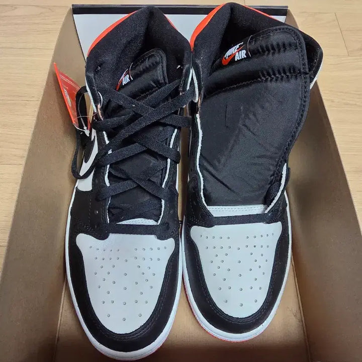 [BUNJANG] Nike Air Jordan 1 Retro High OG Electro Orange Sneakers / 나이키 조던1 레트로 하이 OG 일렉트로 오렌지