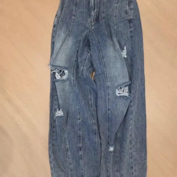 [BUNJANG] XTONZ Balloon Damage Denim Jeans / 엑스톤즈 벌룬 데미지 데님s