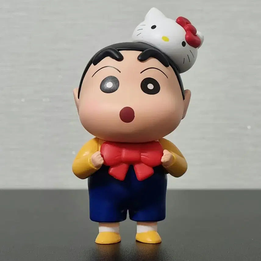 [BUNJANG] Hello Kitty and Crayon Shin-chan Figure / 12cm 헬로키티 짱구 피규어