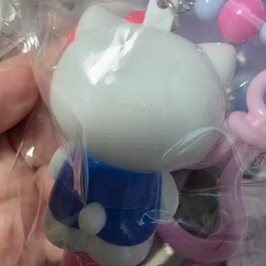 [BUNJANG] Sanrio Hello Kitty Random Whistle Keychain / 산리오 키티 랜덤 호루라기 키링