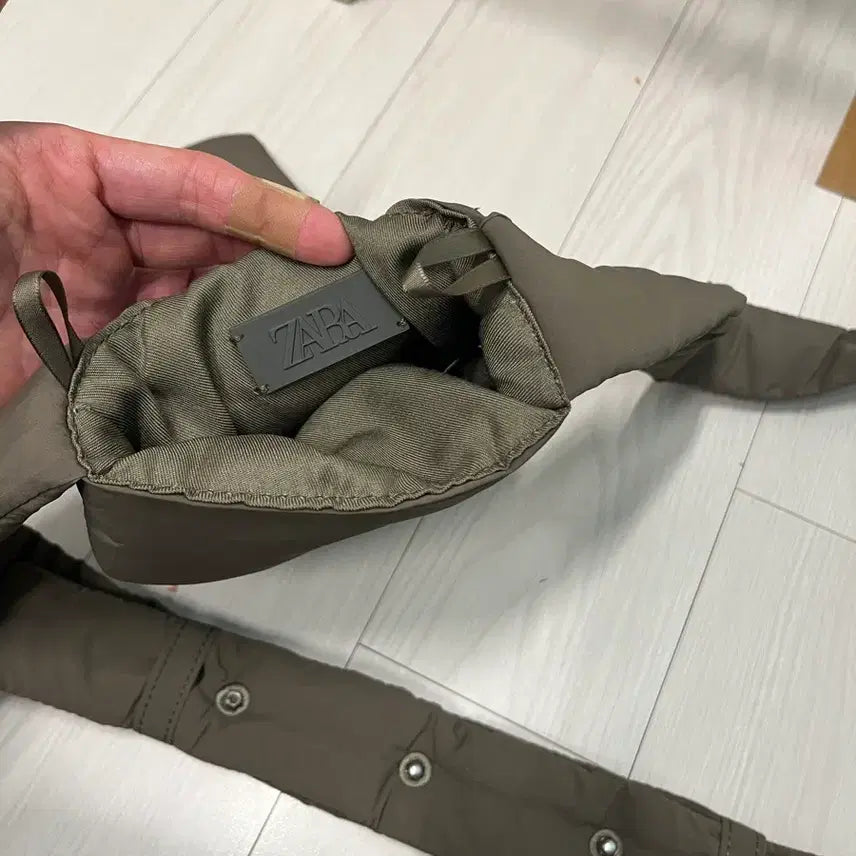 [BUNJANG] ZARA Padded Small Crossbody Bag / (땡처리)자라 패디드 스몰 크로스백(남녀공용)