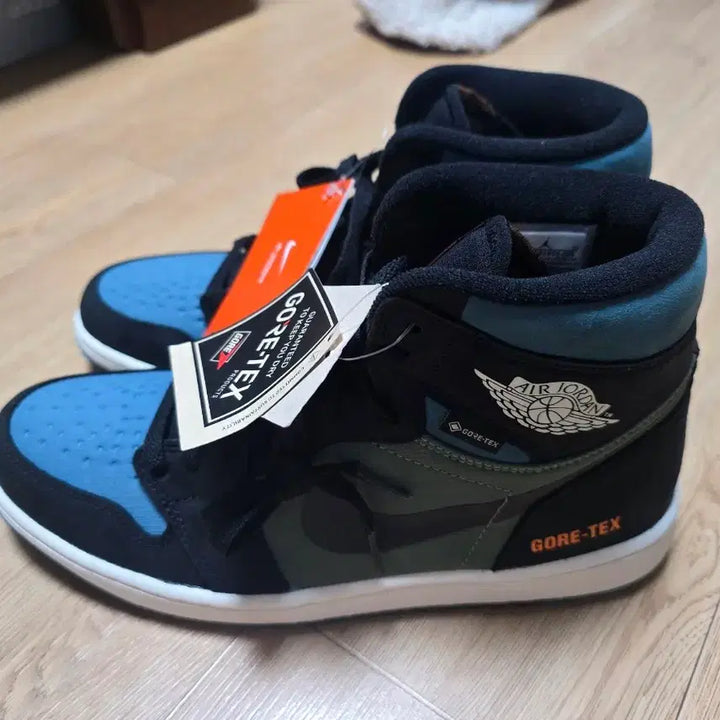 [BUNJANG] Nike Jordan 1 Gore-Tex Noise Aqua And Light Sneakers / 조던1 고어텍스 270 박스컷 노이즈 아쿠아 엔 라이트