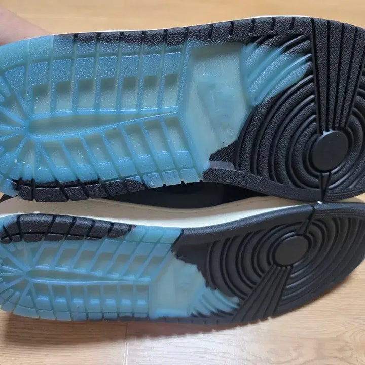 [BUNJANG] Nike Jordan 1 Gore-Tex Noise Aqua And Light Sneakers / 조던1 고어텍스 270 박스컷 노이즈 아쿠아 엔 라이트