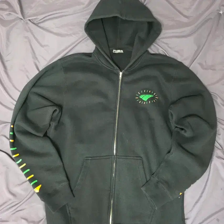 [BUNJANG] FRESH eye pieces Black Hoodie L / 블랙 후드집업 + 팔 포인트   L  박스 후드집업