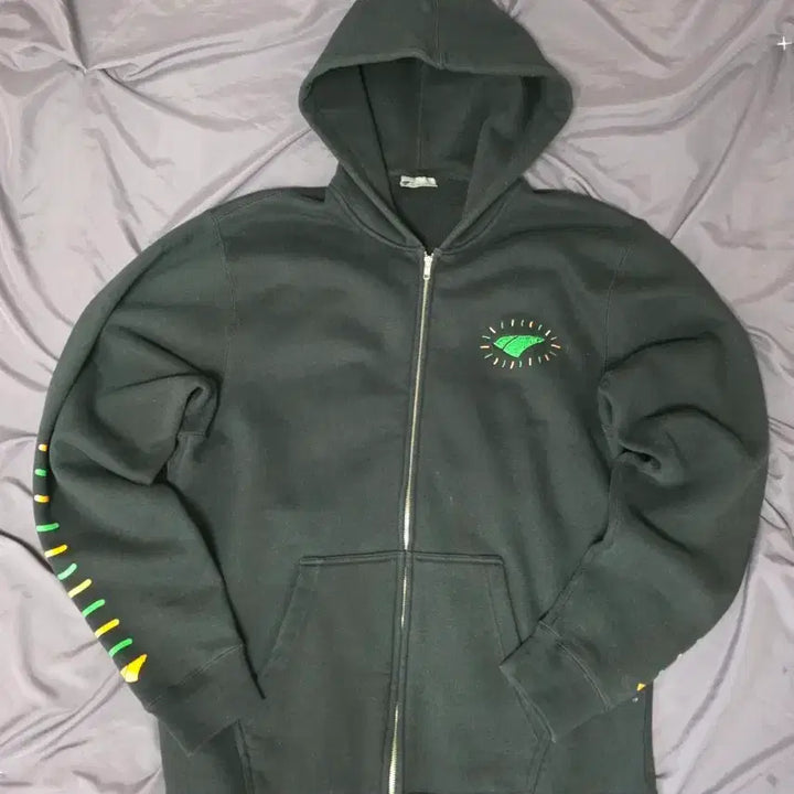 [BUNJANG] FRESH eye pieces Black Hoodie L / 블랙 후드집업 + 팔 포인트   L  박스 후드집업