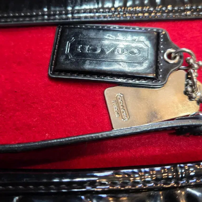 [BUNJANG] Coach Black Patent Quilted Chain Shoulder Bag / 코치 블랙 페이턴트 퀼팅 체인 숄더백