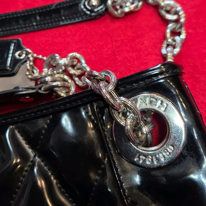 [BUNJANG] Coach Black Patent Quilted Chain Shoulder Bag / 코치 블랙 페이턴트 퀼팅 체인 숄더백