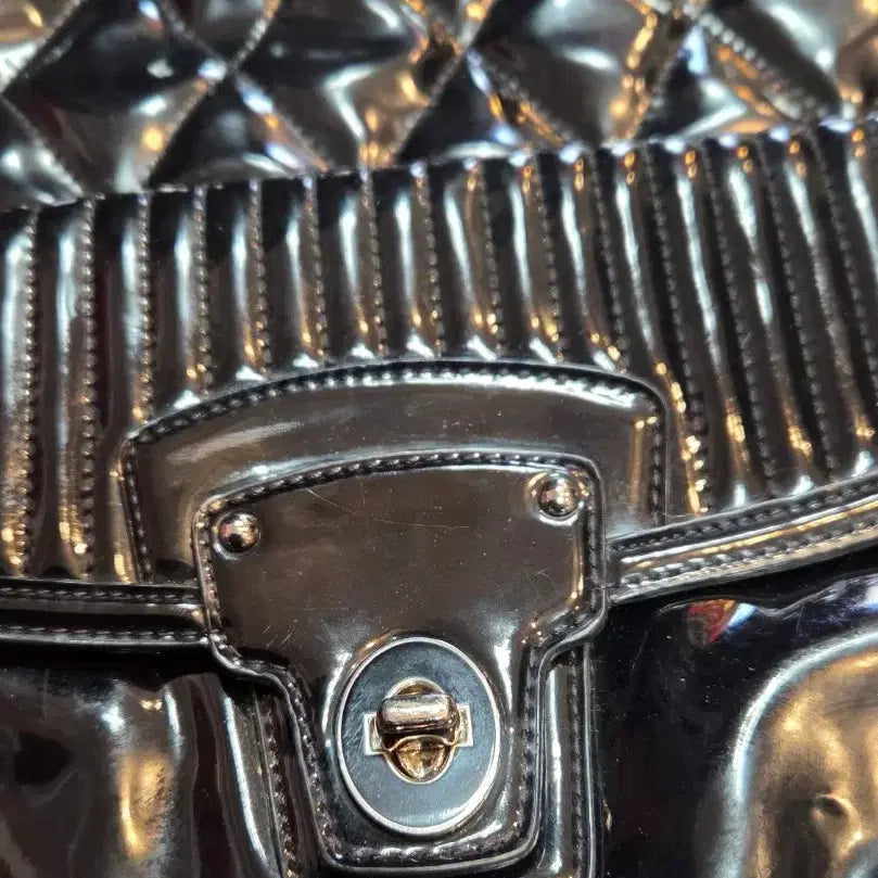 [BUNJANG] Coach Black Patent Quilted Chain Shoulder Bag / 코치 블랙 페이턴트 퀼팅 체인 숄더백