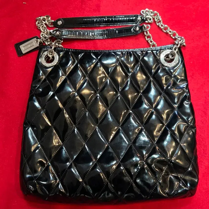 [BUNJANG] Coach Black Patent Quilted Chain Shoulder Bag / 코치 블랙 페이턴트 퀼팅 체인 숄더백