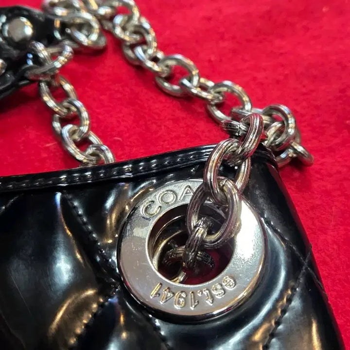 [BUNJANG] Coach Black Patent Quilted Chain Shoulder Bag / 코치 블랙 페이턴트 퀼팅 체인 숄더백