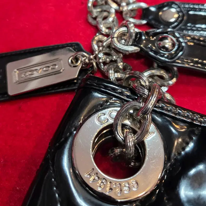 [BUNJANG] Coach Black Patent Quilted Chain Shoulder Bag / 코치 블랙 페이턴트 퀼팅 체인 숄더백