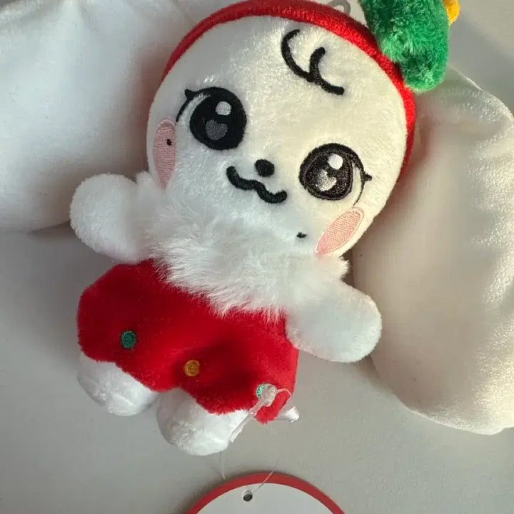 [BUNJANG] IVE Wonyoung Cherry Christmas Limited Edition Doll / 장원영 체리 크리스마스 한정 인형 판매 교환 안함