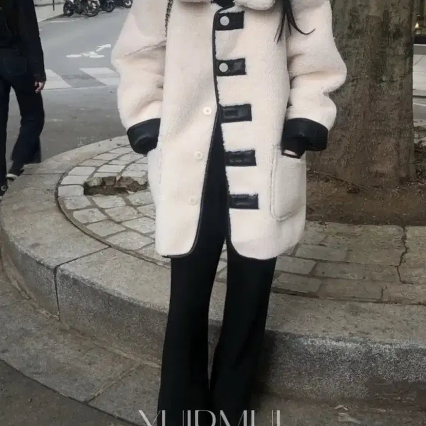 [BUNJANG] Uirmuire Reversible Shearling Half Mustang / 유이르무이 레더 뽀글이 시어링 리버시블 하프 무스탕 팝니다.