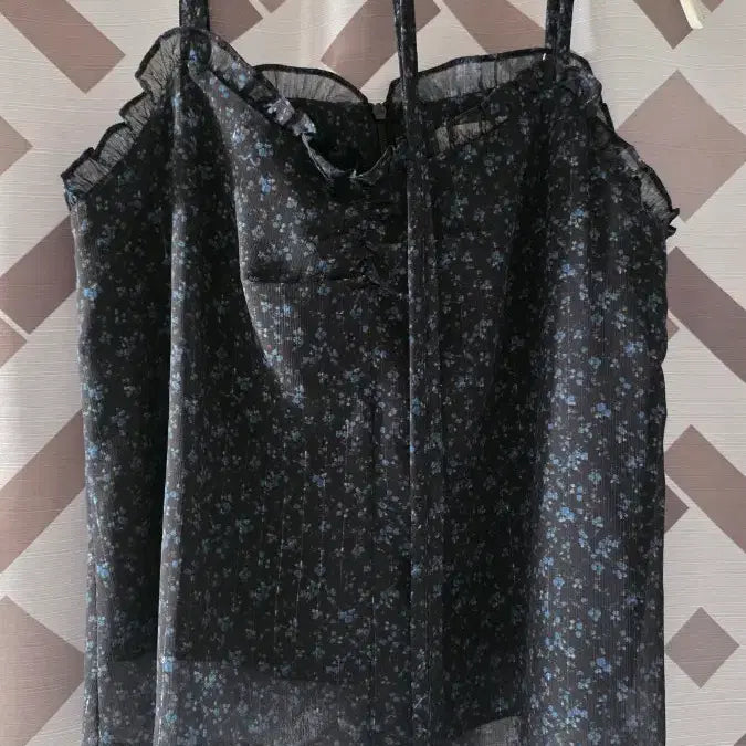 [SOLD OUT] 언더비 Amour 플라워 블라우스 빈티지블랙