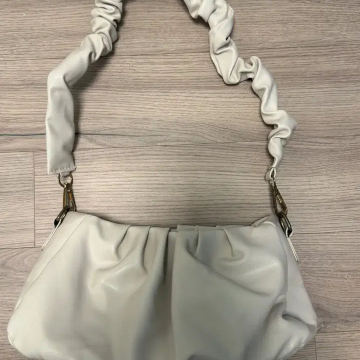 [BUNJANG] White Shirring Shoulder Bag / 화이트 셔링 숄더백 가방