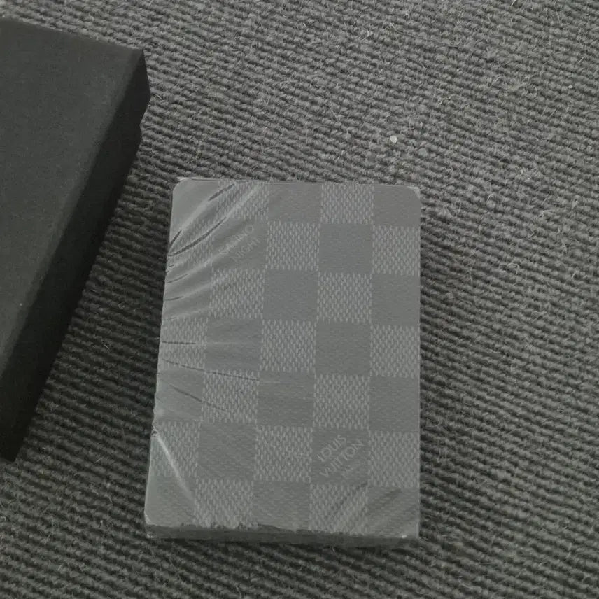 [BUNJANG] Louis Vuitton Trump Card Sealed / 루이비통 트럼프카드 미개봉 제품