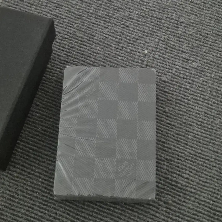 [BUNJANG] Louis Vuitton Trump Card Sealed / 루이비통 트럼프카드 미개봉 제품