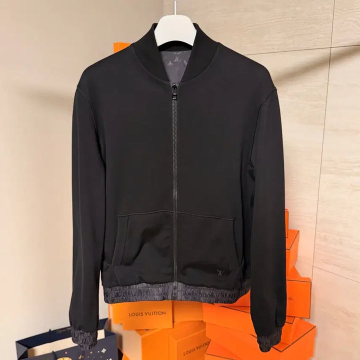 [BUNJANG] Louis Vuitton Monogram Reversible Bomber Jacket / [M사이즈]루이비통 리버서블 모노그램 봄버 블루종 자켓