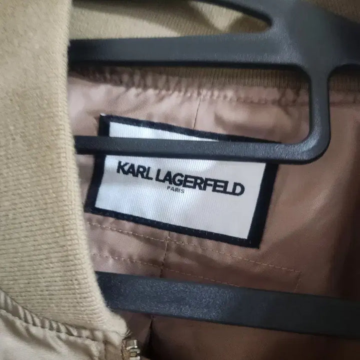[BUNJANG] Karl Lagerfeld Beige Bomber Jacket / 칼 라거펠트 베이지 봄버 자켓