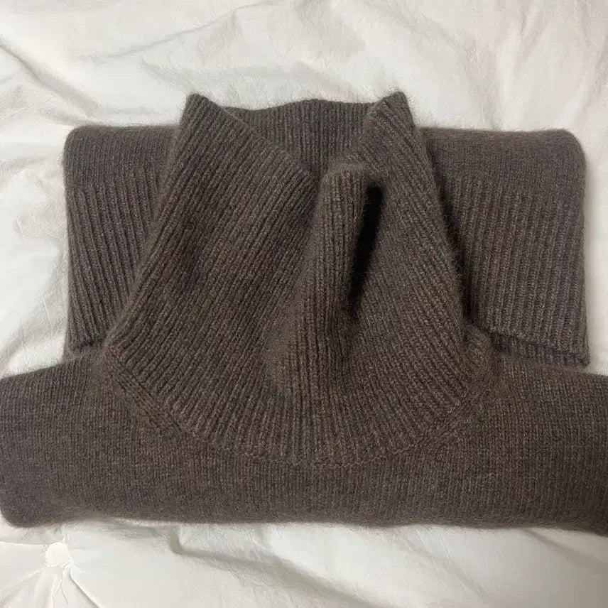 [BUNJANG] Archive J2U Mood Fox Turtleneck Sweater / 아카이브제이투유 무드 폭스 터틀넥 스위터