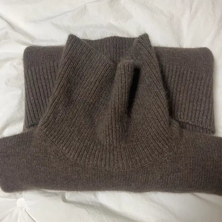 [BUNJANG] Archive J2U Mood Fox Turtleneck Sweater / 아카이브제이투유 무드 폭스 터틀넥 스위터