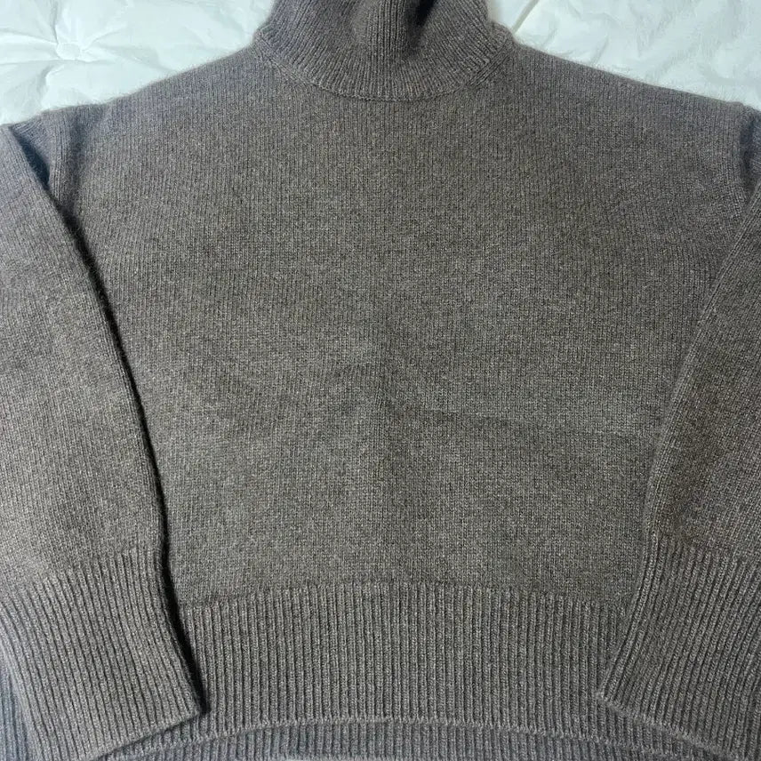 [BUNJANG] Archive J2U Mood Fox Turtleneck Sweater / 아카이브제이투유 무드 폭스 터틀넥 스위터