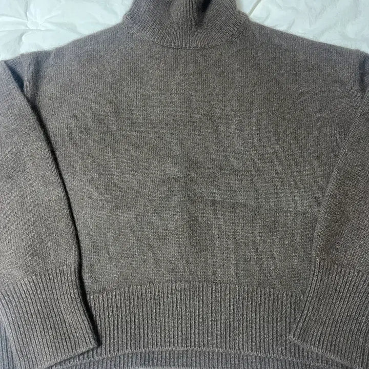 [BUNJANG] Archive J2U Mood Fox Turtleneck Sweater / 아카이브제이투유 무드 폭스 터틀넥 스위터