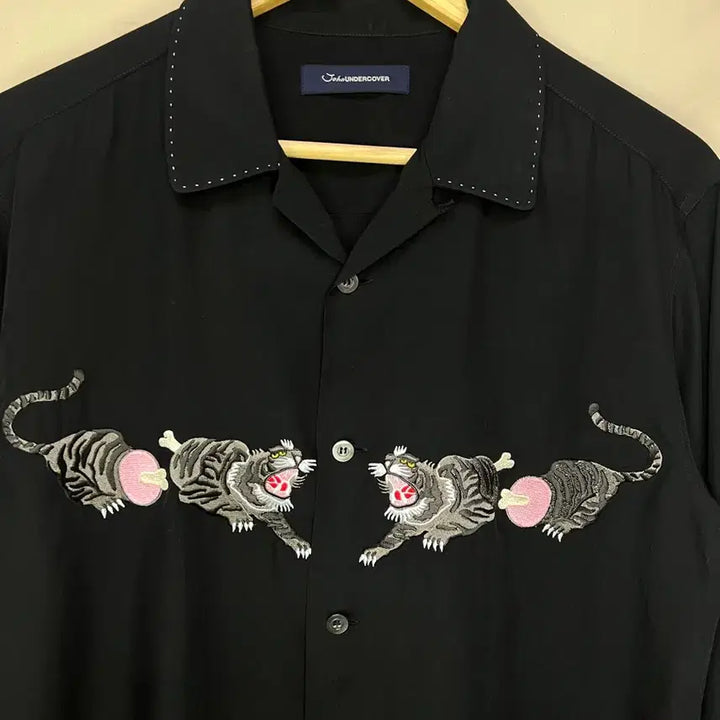 [SOLD OUT] 존 언더커버 호랑이 엠브로이드 자수 셔츠