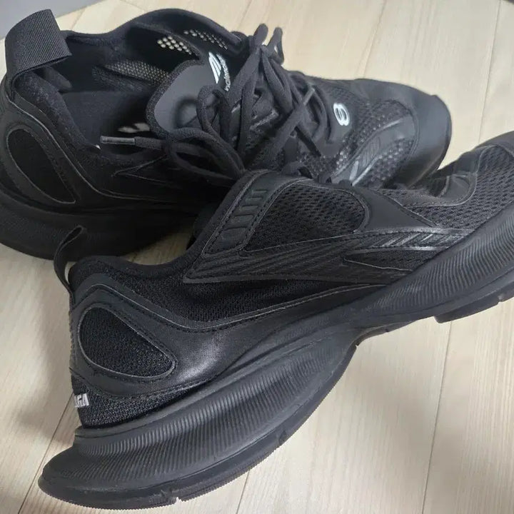 [SOLD OUT] [43] 발렌시아가 서킷 스니커즈 블랙