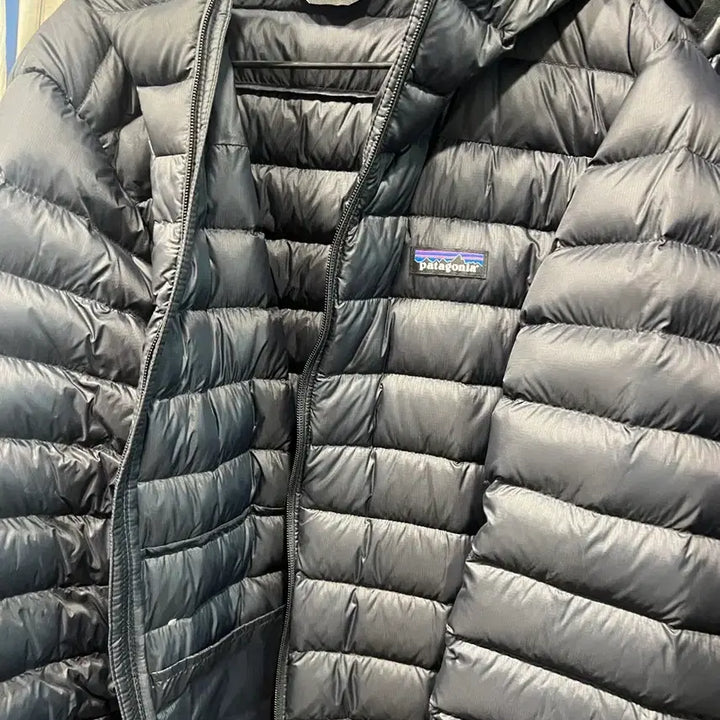 [SOLD OUT] 파타고니아 다운스웨터 후디 블랙