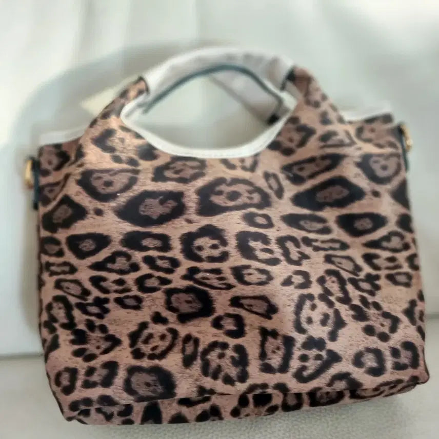 [BUNJANG] Leopard Print Tote Bag with Mini Pouch Set / 레오파드 호피 무늬 토트백 + 미니파우치 세트