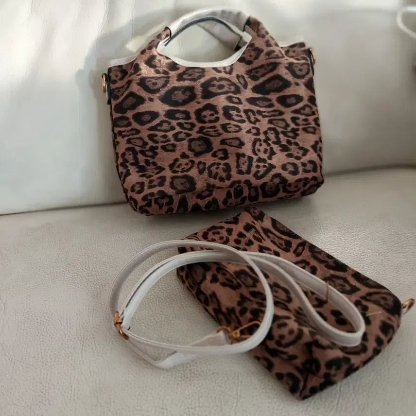 [BUNJANG] Leopard Print Tote Bag with Mini Pouch Set / 레오파드 호피 무늬 토트백 + 미니파우치 세트