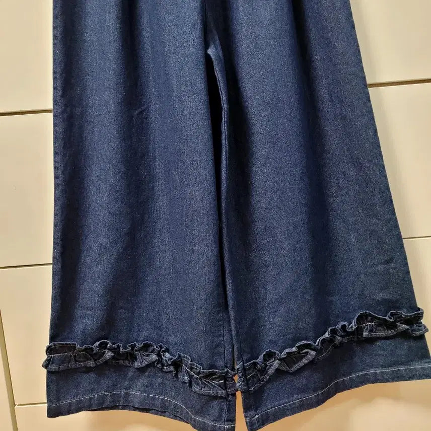 [BUNJANG] Wide Denim Pants with Frill Detail / 청바지 데님 와이드 밴딩 프릴 바지
