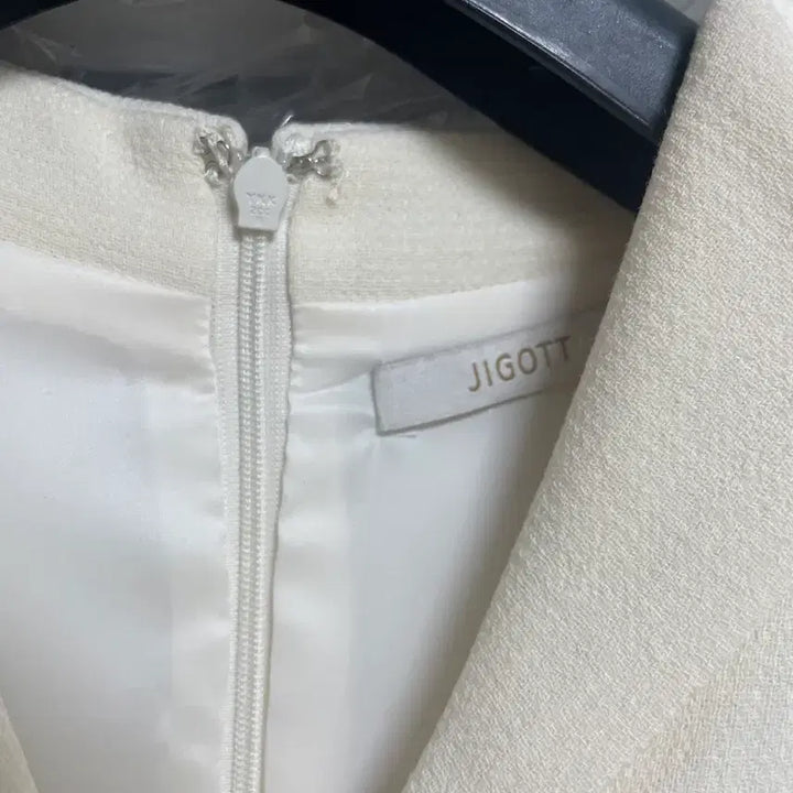 [SOLD OUT] 지고트 윙칼라 머메이드 원피스 (결혼식2부/상견례/아나운서/돌잔치룩)