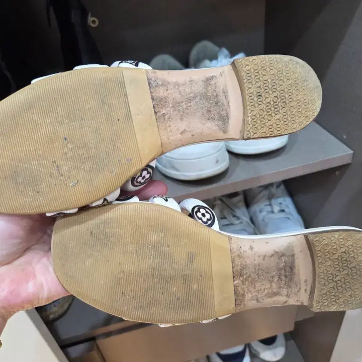 [BUNJANG] Louis Vuitton Monogram White Leopard Print Slippers / 루이비통 여성 모노그램 슬리퍼 37