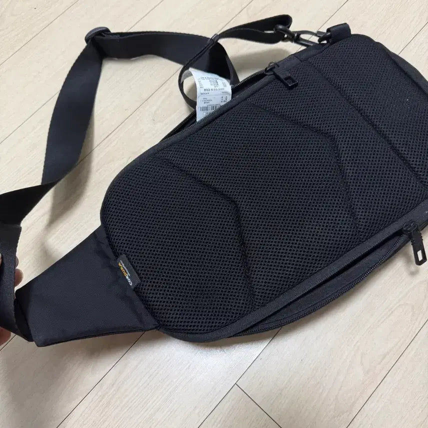 [BUNJANG] National Geographic Sling Bag / 내셔널지오그래픽 블랙 슬링백 가방