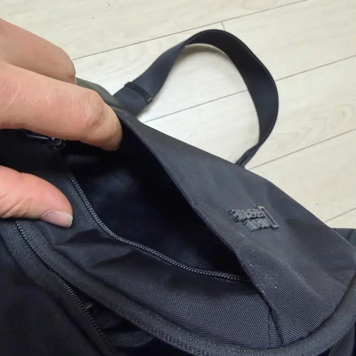 [BUNJANG] National Geographic Sling Bag / 내셔널지오그래픽 블랙 슬링백 가방