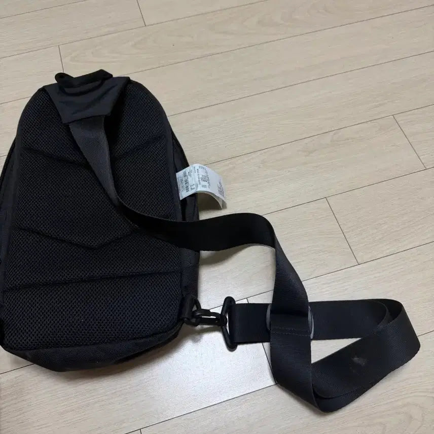 [BUNJANG] National Geographic Sling Bag / 내셔널지오그래픽 블랙 슬링백 가방