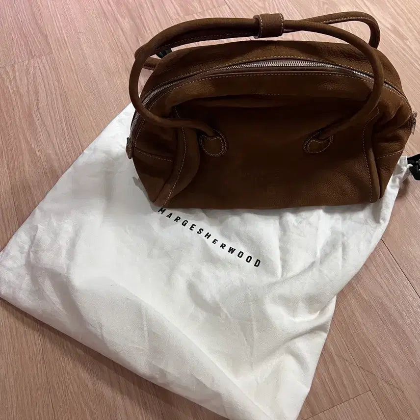 [BUNJANG] Magishwood Soft Tote Bag Brown / 마지셔우드 소프트 토트백 브라운 + 더스트백