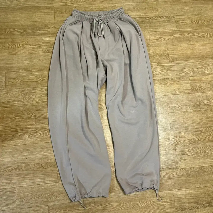 [BUNJANG] DNSR Deep Flow Bending Pants Warm Gray / 오버S) DNSR 딥 포턱 플로우 밴딩 팬츠 웜그레이 디앤써 디엔써