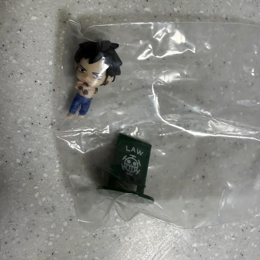 [BUNJANG] One Piece Holiday Figure Trafalgar Law / 원피스 바캉스 피규어 가챠 로우