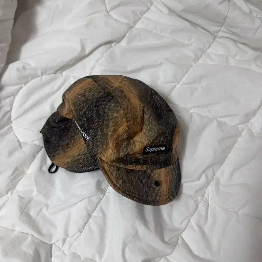 [BUNJANG] Supreme Gore-Tex Earflap Cap Fur Print / 슈프림 고어텍스 이어플랩 캡 퍼 프린트 - 24FW