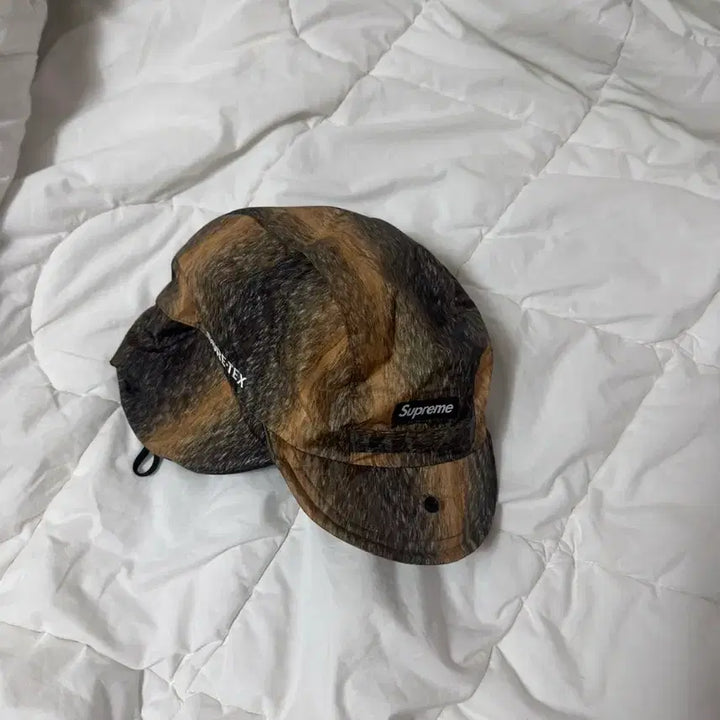[BUNJANG] Supreme Gore-Tex Earflap Cap Fur Print / 슈프림 고어텍스 이어플랩 캡 퍼 프린트 - 24FW