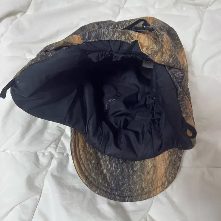 [BUNJANG] Supreme Gore-Tex Earflap Cap Fur Print / 슈프림 고어텍스 이어플랩 캡 퍼 프린트 - 24FW