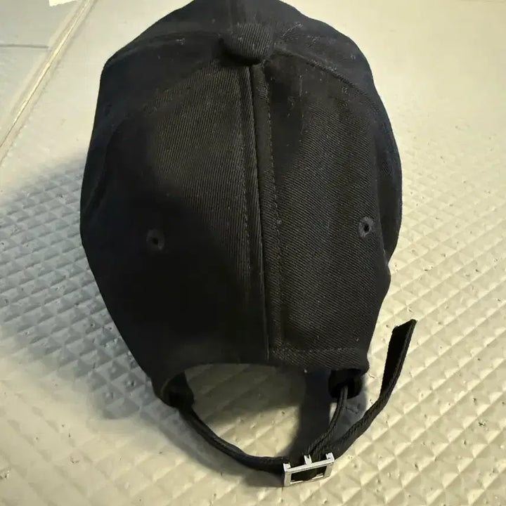[BUNJANG] Wooyoungmi Lenticular Embroidered Ball Cap Black / 우영미 렌티큘러 엠브로이드 볼캡 블랙 - 23SS